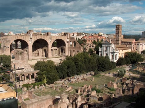 Glipses of ancient Rome seen from the Forum.