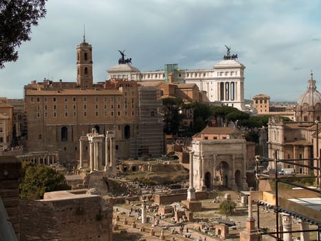 Glipses of ancient Rome seen from the Forum.