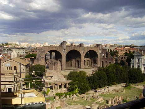 Glipses of ancient Rome seen from the Forum.