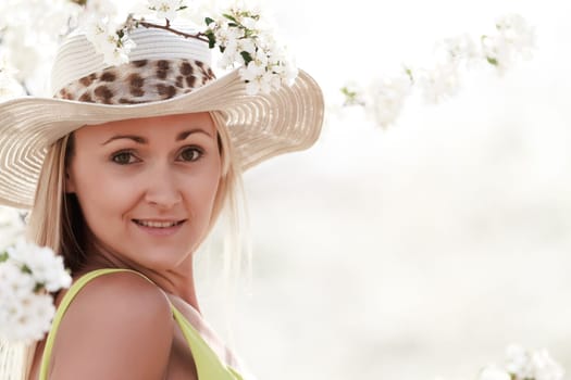 woman with hat at the park