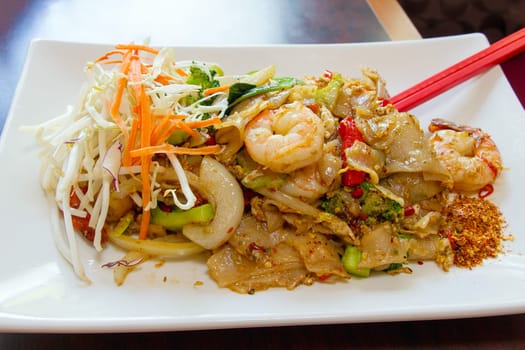 Thai Pad Kee Mao Rice Noodle with Prawns and Vegetable Dish