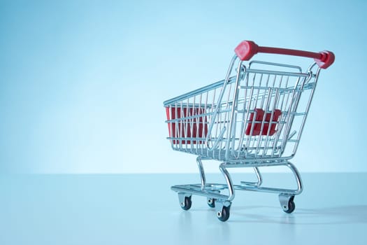 Shopping cart (shopping trolley) alone