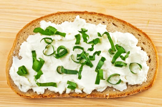 Bread with quark and wild garlic