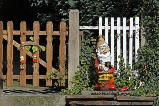 Garden gate with dwarf in Fürstenberg