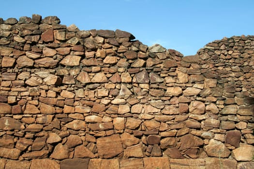 Wall of stone rubble with single dressed face