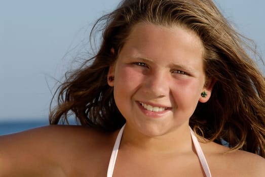 Beautiful young girl posing in the beach
