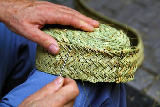 craftsman sewing basket esparto grass weaver from Spain