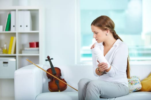 Portrait of a young violinist with broken arm