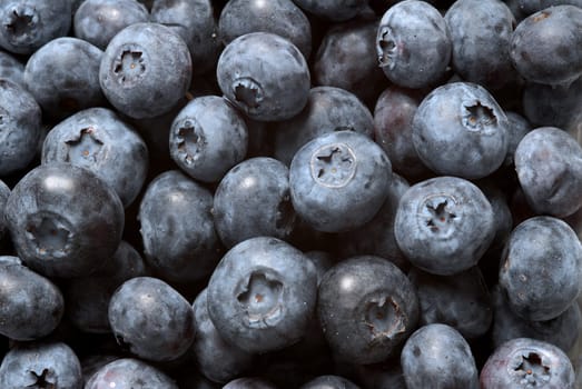 buch of blueberries