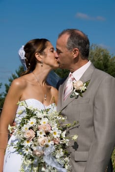 wedding couple kissing in the summer day
