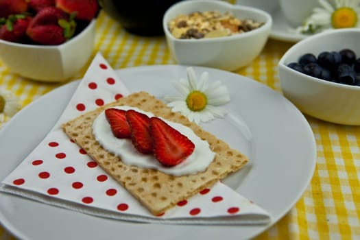 Crispbread with fruit