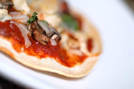 healthy pizza homemade ona pita bread