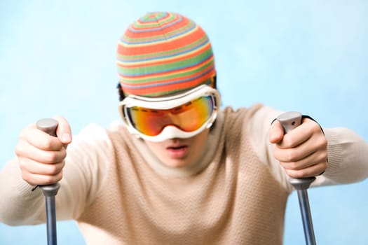 Portrait of healthy sportsman in goggles skiing on resort