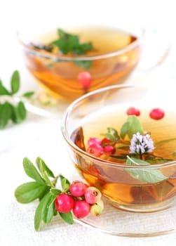 Lingonberry tea with mint leaves