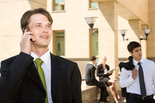 Manager settles a corporate question through mobile phone