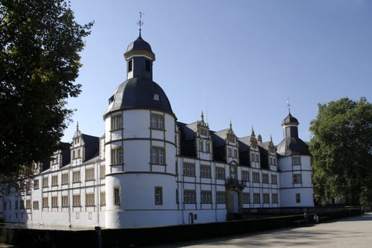 Schloss Neuhaus (Paderborn)