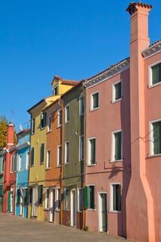 Color houses in row ( Island Burano (Italy)