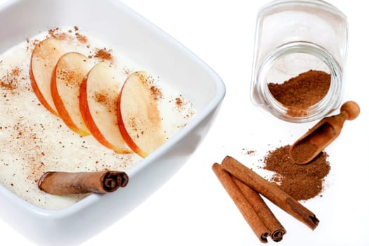 Cinnamon - three sticks and powder