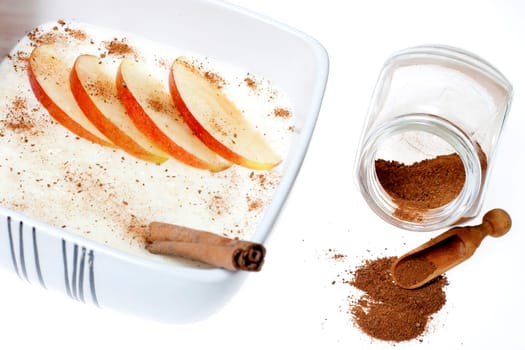 Cinnamon - three sticks and powder