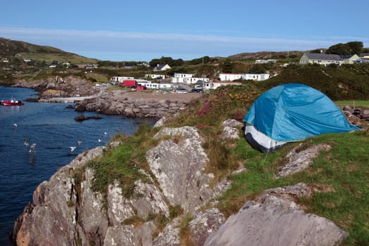a campsite on the edge of the rocks on the coast of kerry in ireland