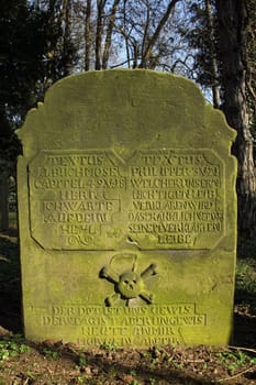 Gravestone with skull