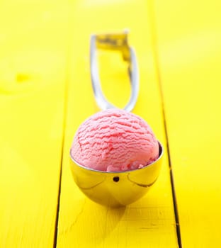 Close up shot of ice cream scoop with ice cream in it - shallow DOF