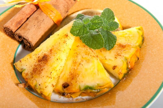 Pineapple with brown sugar, cinnamon and lemon
