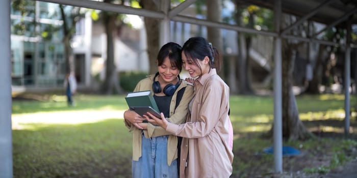 Happy young student chat with each other after class. Guy and girls wear casual clothes to study. Lifestyle College and University life concept, sincere emotions.