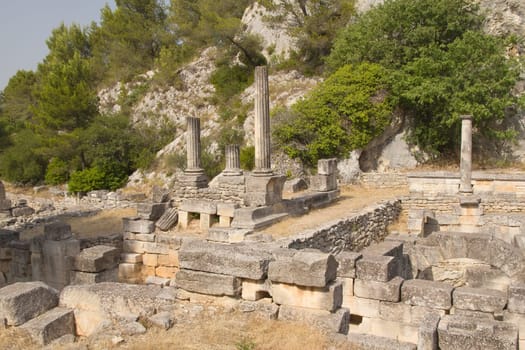 Glanum originally founded by the Greeks and after them the Romans took possession of this region, who added Glanum their buildings. Ruins of Glanum demonstrate a high standard of living of its inhabitants at that time.