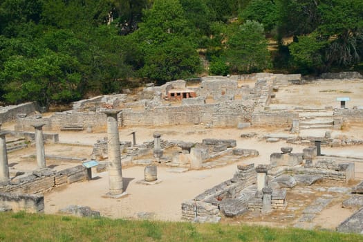Glanum originally founded by the Greeks and after them the Romans took possession of this region, who added Glanum their buildings. Ruins of Glanum demonstrate a high standard of living of its inhabitants at that time.