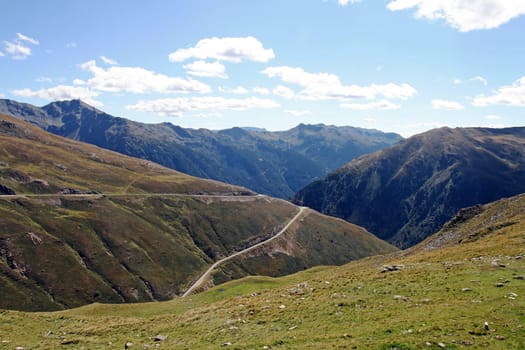 The winding road on the Penserjoch