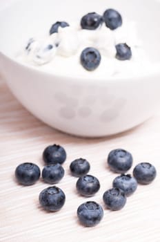 Blue Hedelberries before and in a bowl with quark