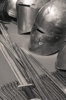 The knightly weapon and armour
