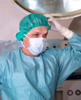 Surgeon forget some details of coming difficult surgery