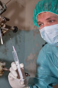 Surgeon prepare make injection before coming difficult surgery