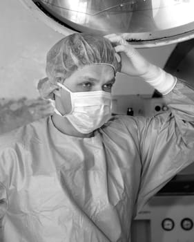 Shaded surgeon forget details of coming difficult surgery