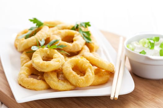 Fried calamari rings with yogurt garlic dip