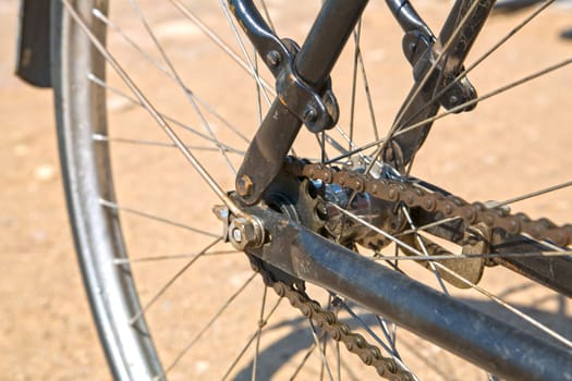 Wheel from bicycle with its speen dusty chain