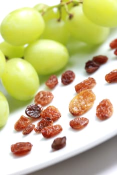 isolated raisins