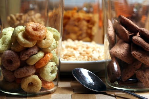 a mix of breakfast cereals