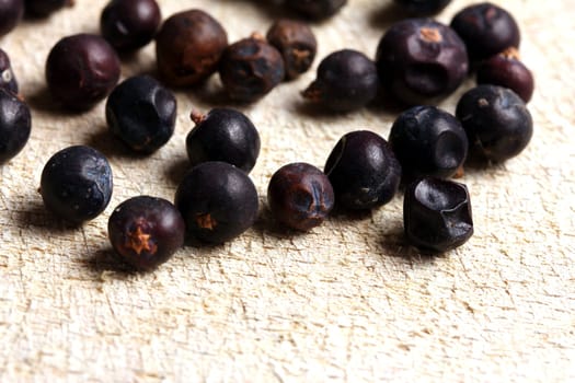 dried juniper berries