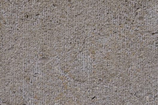 Stone wall with worked strut cure