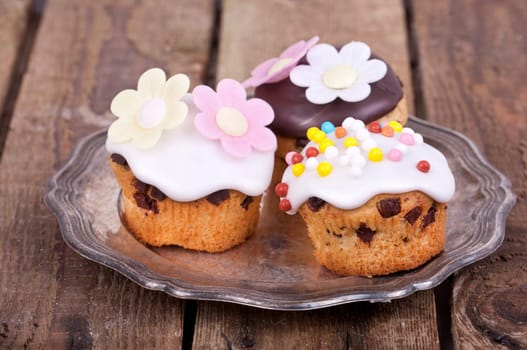 Muffins with glaze