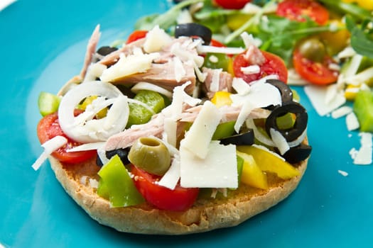 frisella with fresh vegetables and tuna