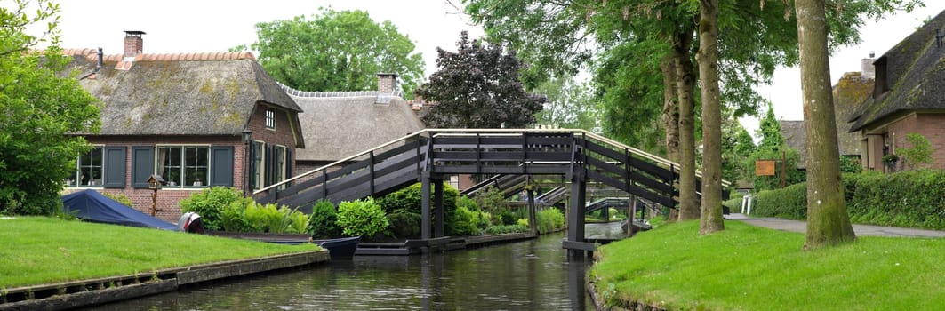 the idyllic Village of Giethoorn, also knows as Venice of the Netherlands, with its typical houses, bridges and canals