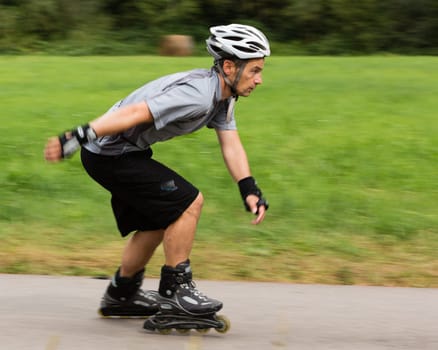Speed skaters