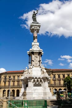 Los Fueros monument, centric monument
