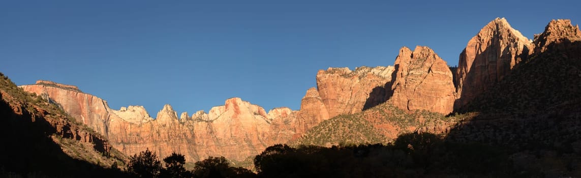 Mountain range in Zion National Park, Utah