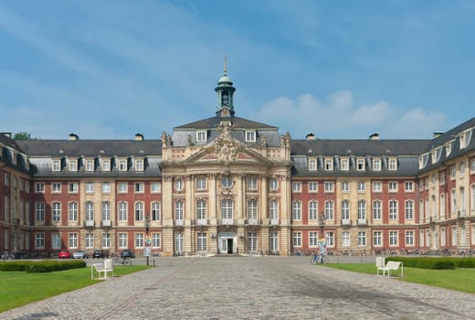 Schloss (castle) in Munster, Germany. Former residence for the prince-bishops, now it is the administrative centre of the University of Munster.