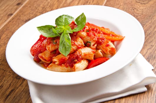 pasta with tomatoes and basil
